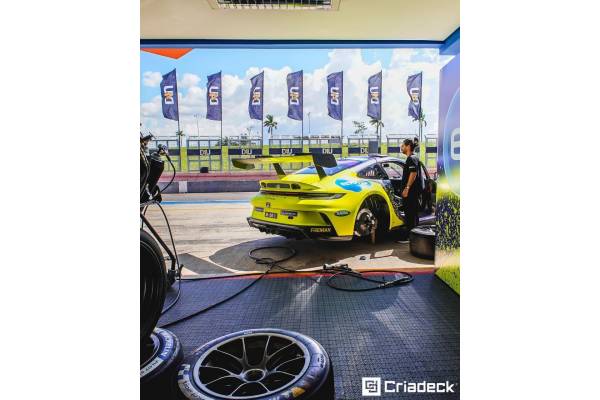 Porsche Cup etapa Goiânia: Segurança Garantida Com Pisos Pixel Criadeck.